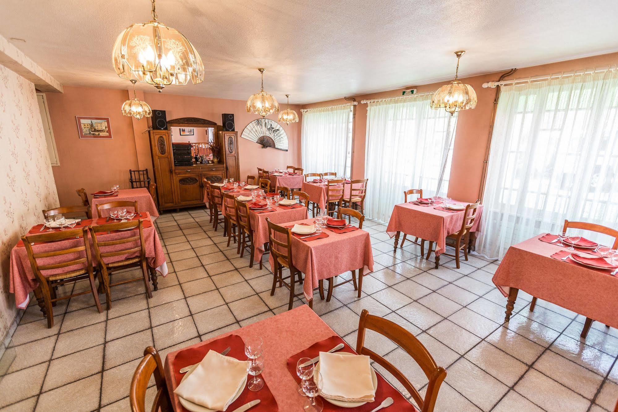 Hotel De L'Abbaye Sauxillanges Екстериор снимка
