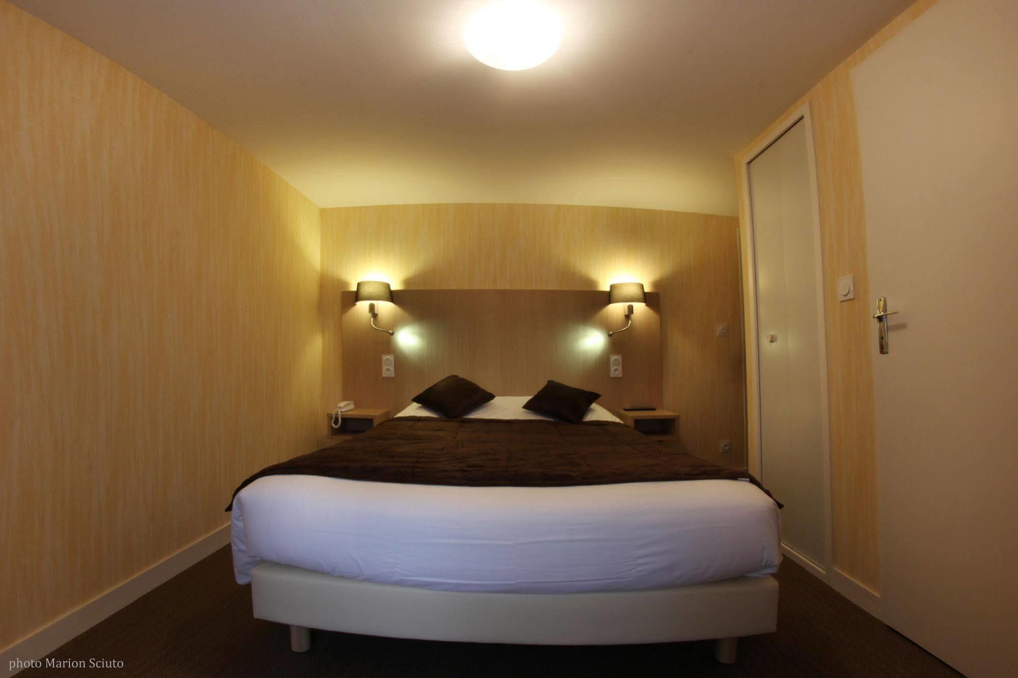 Hotel De L'Abbaye Sauxillanges Екстериор снимка