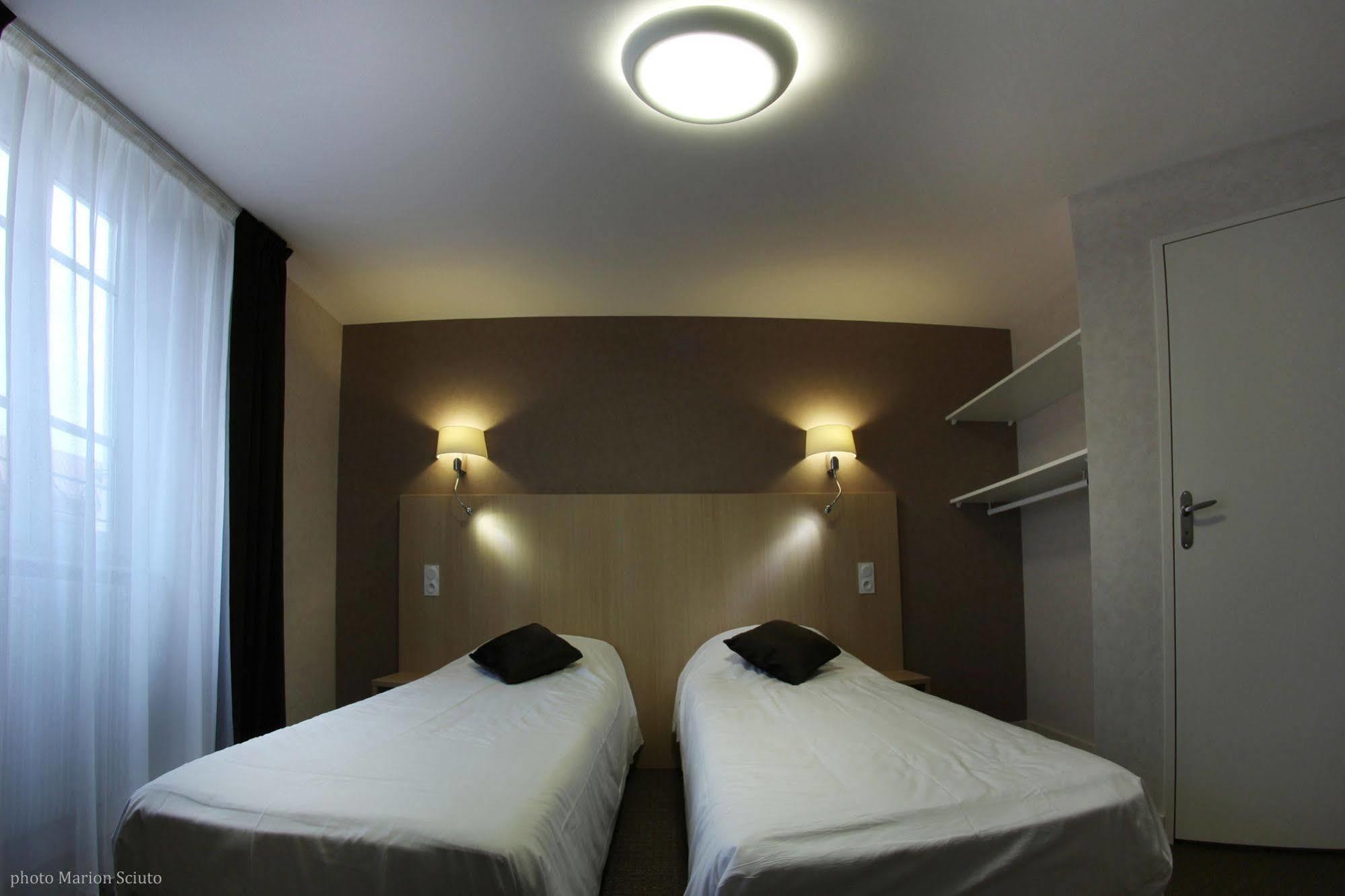 Hotel De L'Abbaye Sauxillanges Екстериор снимка