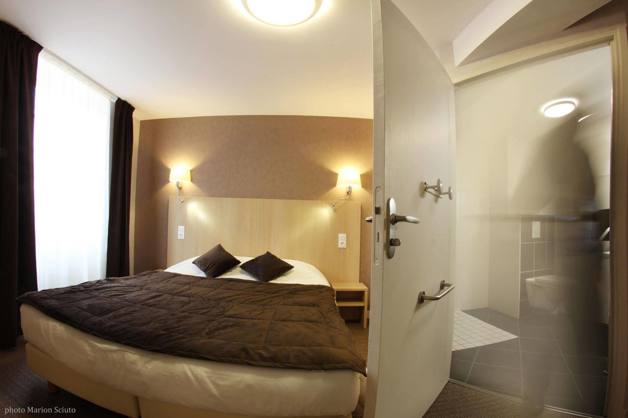Hotel De L'Abbaye Sauxillanges Екстериор снимка