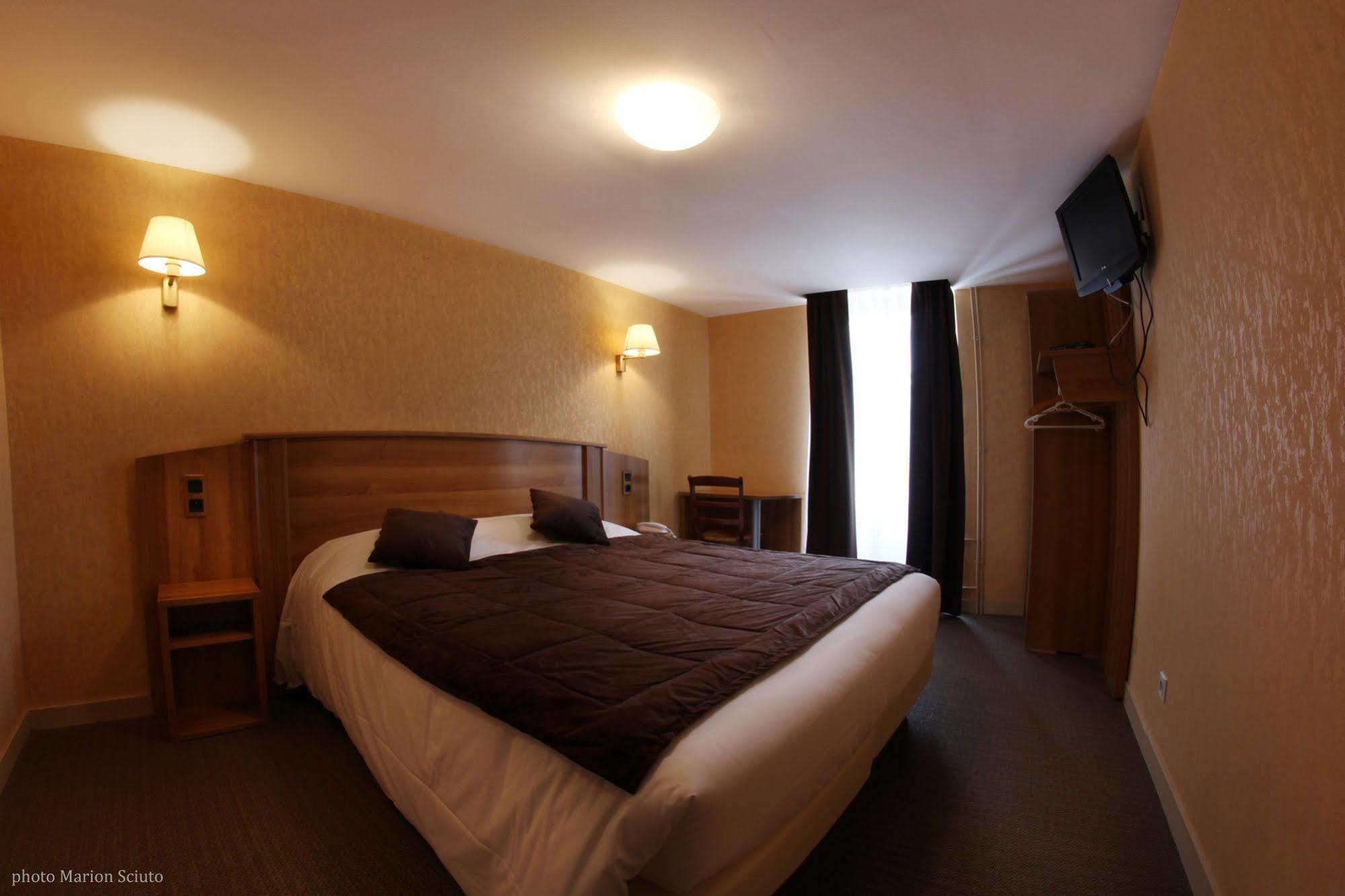 Hotel De L'Abbaye Sauxillanges Екстериор снимка