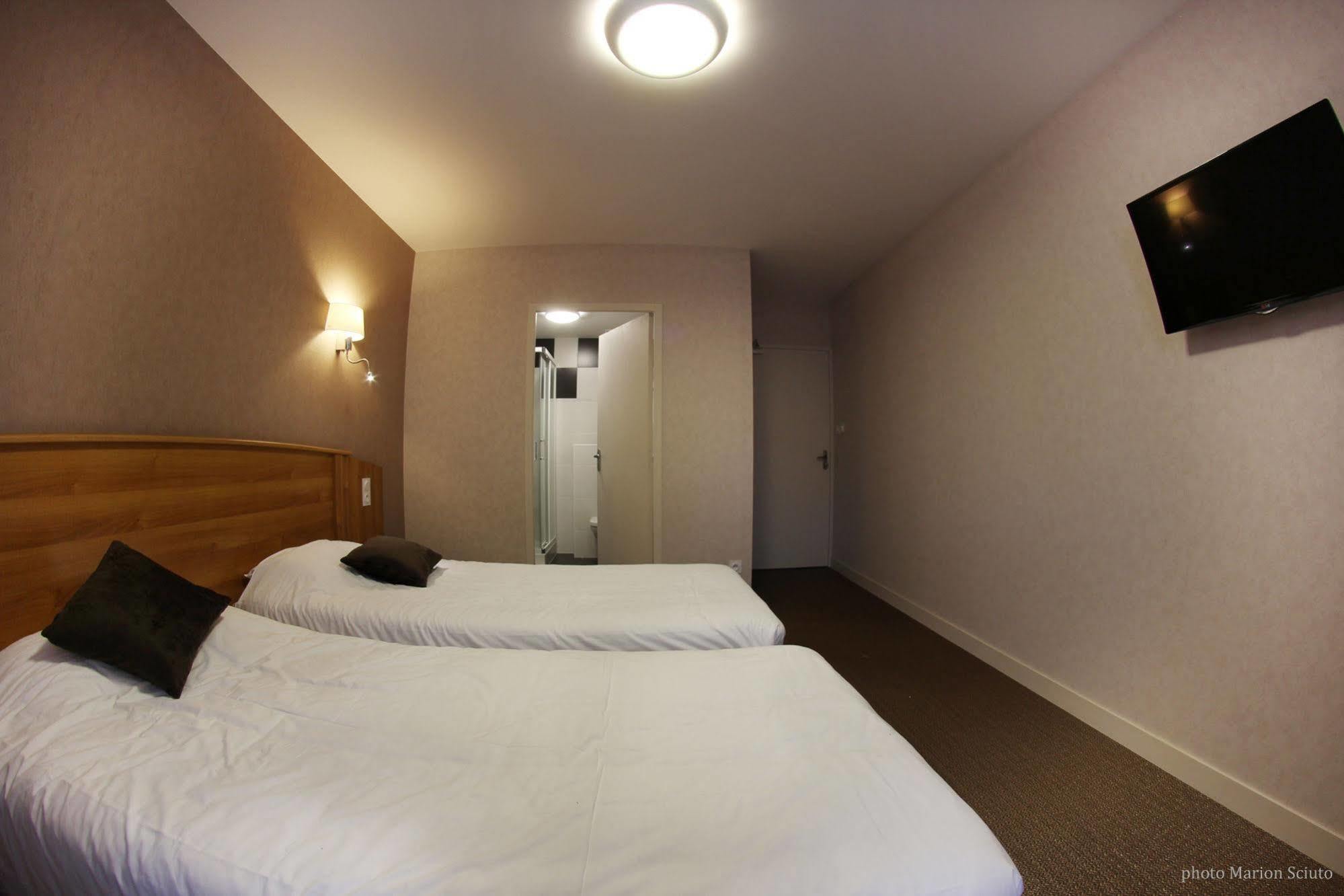 Hotel De L'Abbaye Sauxillanges Екстериор снимка