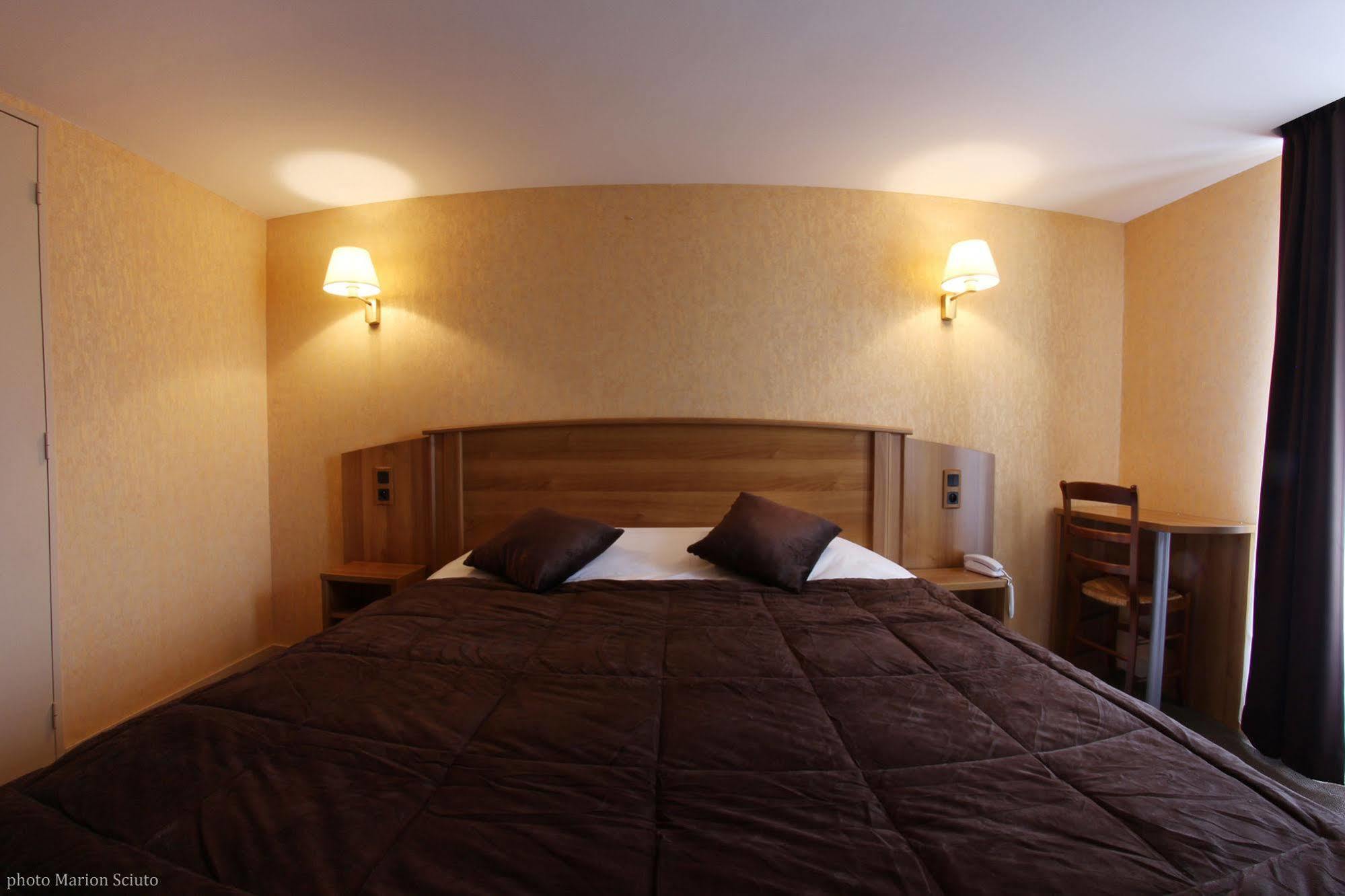 Hotel De L'Abbaye Sauxillanges Екстериор снимка